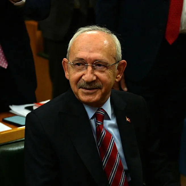 Son dakika: Kemal Kılıçdaroğlundan koltuğu kaybetmeme değişimi! En yakınındaki Engin Özkoça vereceği görev parti içini karıştırdı!