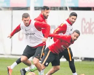 Podolski takımla birlikte çalıştı