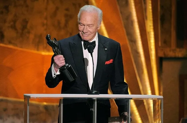 Akademi Ödülleri'nde En İyi Yardımcı Erkek Oyuncu Ödülü'nü kazanan aktör Christopher Plummer 91 yaşında hayatını kaybetti