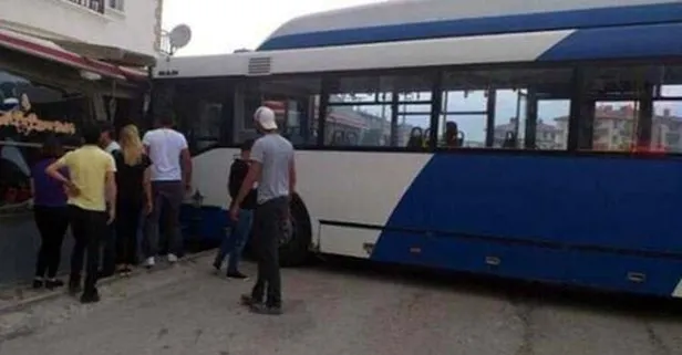 Ankara’da feci kaza! Belediye otobüsü kafeye girdi: Yaralılar var