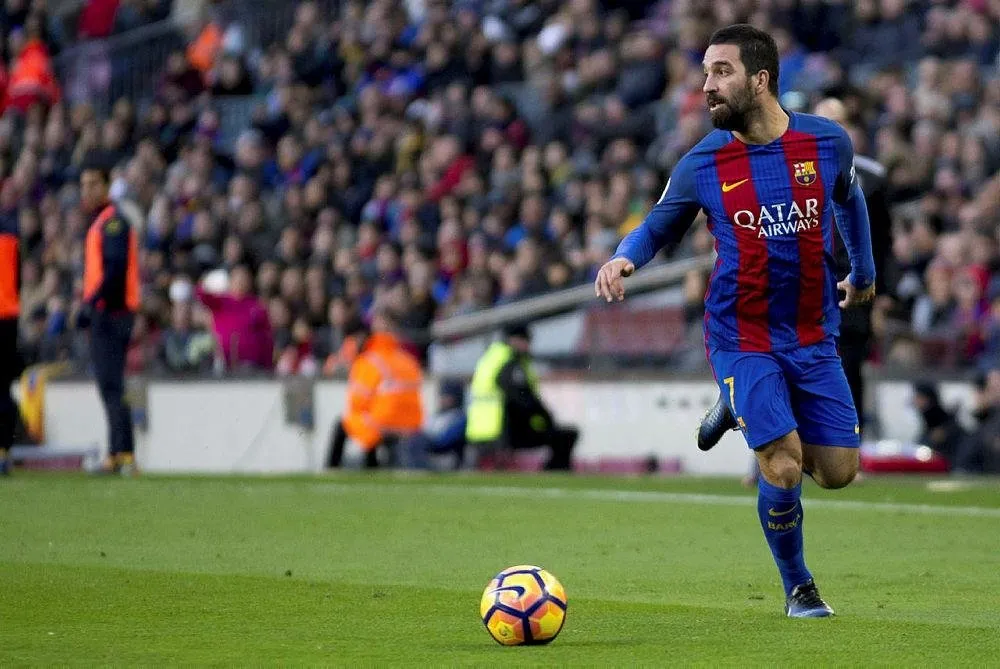 Beşiktaşlı taraftarlardan Arda Turan’a mesaj yağmuru