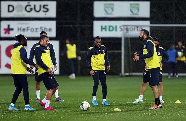 Fenerbahçe'de Ersun Yanal futbolcularına seslendi: Ayağa kalkın beyler yeniden başlıyoruz-6