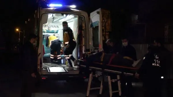 SON DAKİKA: Arnavutköy'de gece yarısı satırlı dehşet: 1 ağır yaralı-3