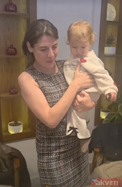 Lila Bebek Sosyal Medyanın Yeni Favorisi Minik Lila, Geçtiğimiz Günlerde Ekşi Portakalı Büyük Bir İştahla Yediği Videolarla Sosyal Medyada Viral Olmuştu. Bu Kez...