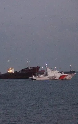 Zeytinburnu açıklarında gemi suya gömüldü