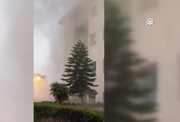 soykirimci-israil-turk-filistin-dostluk-hastanesini-bombaladi-bina-agir-hasar-aldi-ankaradan-tel-avive-pesi-si-1698697428588.jpeg Soykırımcı İsrail, Türk-Filistin Dostluk Hastanesi'ni bombaladı! Bina ağır hasar aldı: Ankara'dan Tel Aviv'e peşi sıra çok sert tepki-2