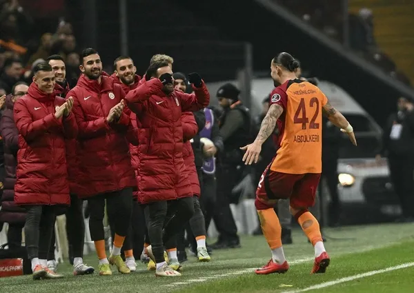 abdulkerim-bardakci-atti-galatasaray-taraftari-fenerbahceyi-tiye-aldi-joao-pedro-gondermesi-1675331171624.jpeg Abdülkerim Bardakcı attı Galatasaray taraftarı Fenerbahçe'yi tiye aldı! Joao Pedro göndermesi-3