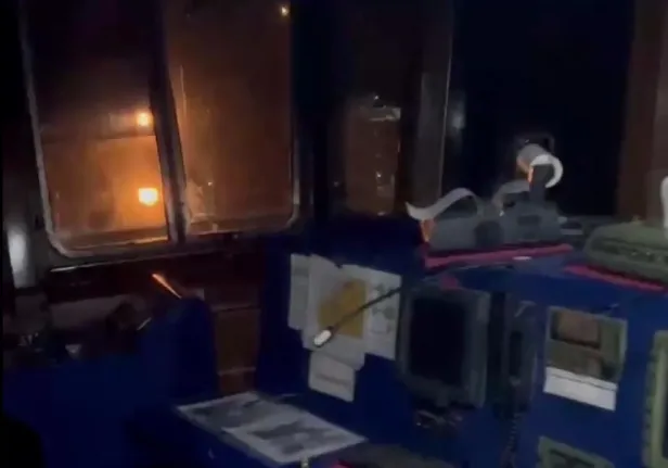 İstanbul'da denizde kaza! Ahırkapı açıklarında gemiler çarpıştı! Kaza anı kamerada-4