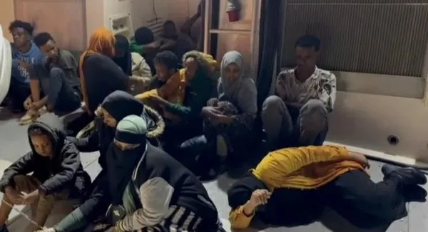1691091267282.jpeg İzmir açıklarında geri itilen 64 düzensiz göçmen kurtarıldı! 16 düzensiz göçmen yakalandı-3