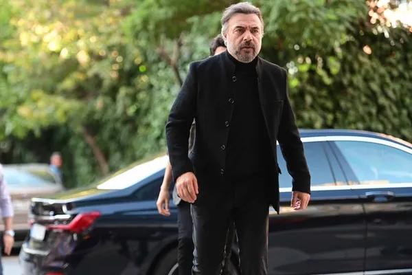 ben-bu-cihana-sigmazam-8-bolum-fragmani-yayinlandi-gor-bakalim-evlat-acisi-ne-demek-cezayir-efendi-1667338288829.jpg Ben Bu Cihana Sığmazam 8. bölüm fragmanı yayınlandı: “Gör bakalım evlat acısı ne demek Cezayir Efendi!”-2