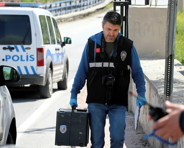 15-yasindaki-genc-tartistigi-kiz-arkadasi-ve-kendisini-bicakla-yaraladi-1653034923852.jpg 15 yaşındaki genç tartıştığı kız arkadaşı ve kendisini bıçakla yaraladı-7