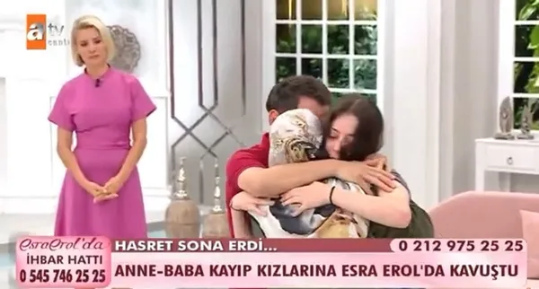 esra-erol-bir-anne-babanin-daha-gozyasini-dindirdi-kayip-kizlarina-canli-yayinda-kavustular-siddet-iddiasi-dikkat-cekti-1631548767766.jpg Esra Erol bir anne-babanın daha gözyaşını dindirdi! Kayıp kızlarına canlı yayında kavuştular şiddet iddiası dikkat çekti-2
