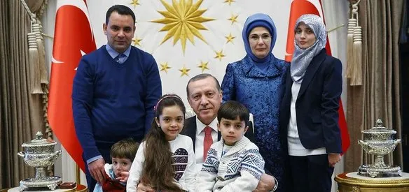 Erdoğan, Halep kentindeki katliamı dünyaya sosyal medya üzerinden duyuran Bana Alabed ve ailesini Külliye'de kabul etti