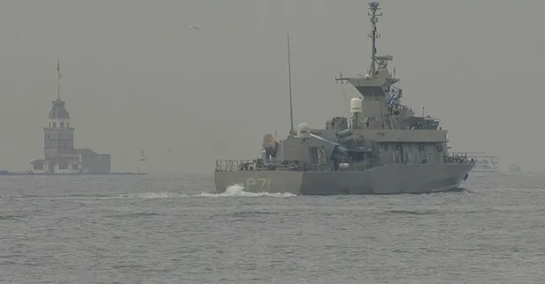 Yunan savaş gemisi Boğaz'dan geçti