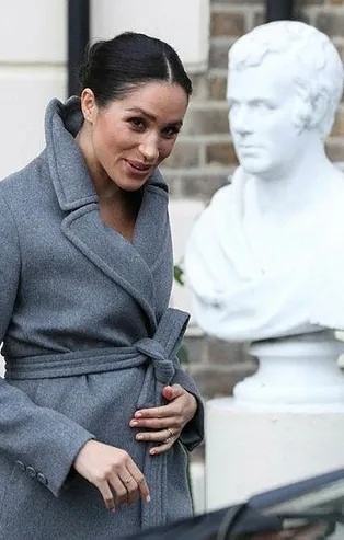 Havlar gibi emir veriyor