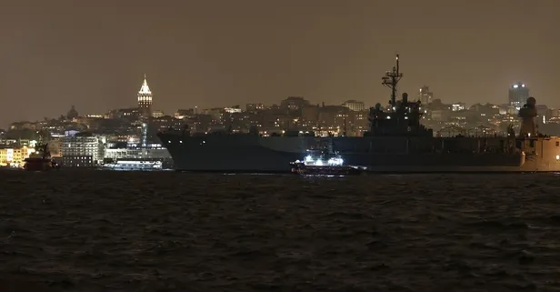 ABD Donanması'na ait USS Mount Whitney Sarayburnu'na demirledi
