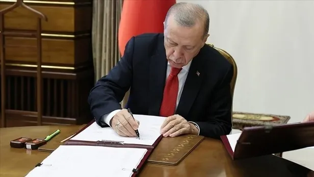 genelkurmay-2nci-baskani-orgeneral-selcuk-bayraktaroglu-kimdir-kac-yasinda-nereli-selcuk-bayraktaroglu-hangi-g-1690836465005.jpeg Kara Kuvvetleri Komutanı Orgeneral Selçuk Bayraktaroğlu kimdir, kaç yaşında, nereli? Selçuk Bayraktaroğlu hangi görevlerde bulundu?-3