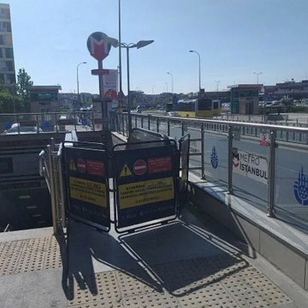 CHP'li İBB ile toplu taşıma yürümüyor! İstanbulluların 'yürüyen merdiven' çilesi-4