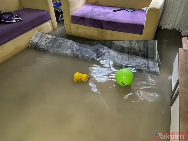 İstanbul'da yine aynı manzara! Yağmur yağdı Esenyurt yine sular altında! İBB ise piyasada yok! 2 kişi sele kapıldı - 26