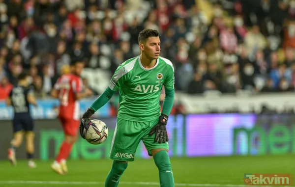 Fenerbahçe, Berke Özer ile kaleyi kapatamıyor! Performansı tartışmaya yol açtı... - 19