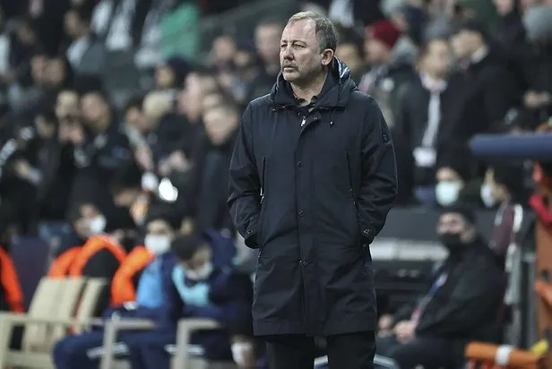 besiktas-teknik-direktoru-sergen-yalcindan-oyunculara-mac-oncesi-mesaj-artik-ayaga-kalkma-zamani-1637965752228.jpeg Beşiktaş Teknik Direktörü Sergen Yalçın'dan oyunculara maç öncesi mesaj! "Artık ayağa kalkma zamanı"-3
