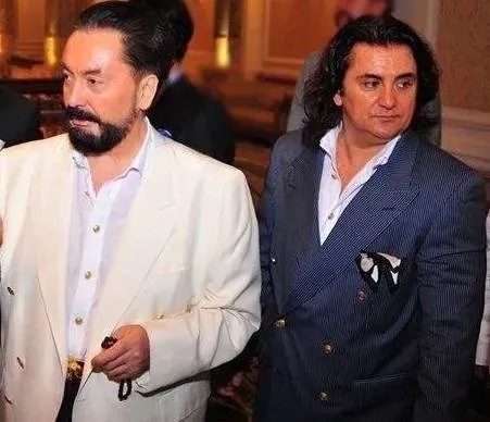 Adnan Oktar'ın sağ kolu Serdar Dayanık yakalandı-2