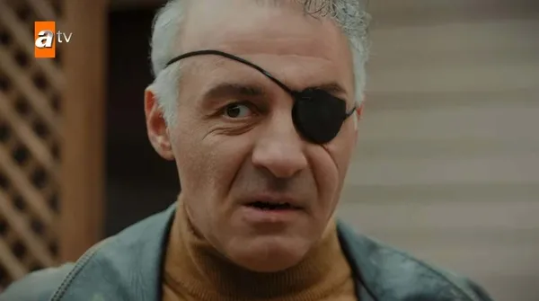 nefesler-tutuldu-ates-kuslari-gulayseyi-catalin-elinden-kurtardi-1677874789807.jpg Nefesler tutuldu! Ateş Kuşları Gülayşe’yi Çatal’ın elinden kurtardı-2