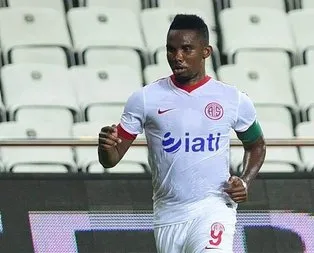 Eto’o süresiz kadro dışı bırakıldı