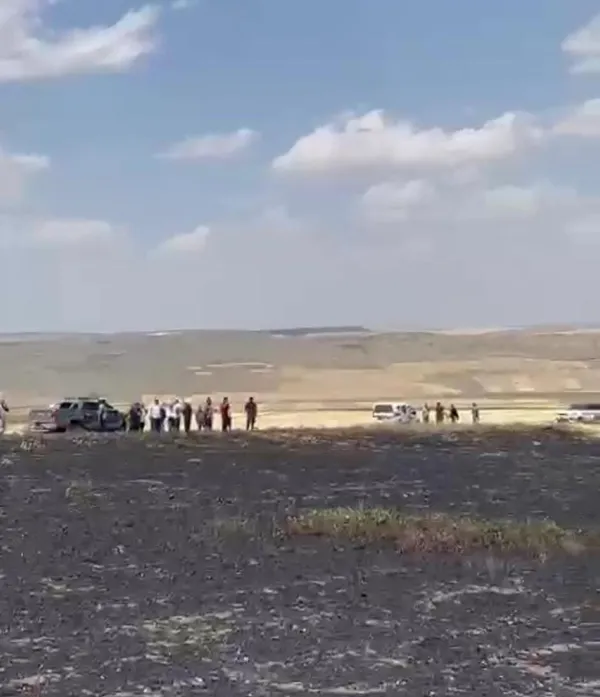 agri-belediye-baskani-savci-sayan-ve-akrabalarinin-10-donum-arazisi-yandi-1627305979144.jpg Ağrı Belediye Başkanı Savcı Sayan ve akrabalarının 10 dönüm arazisi yandı-4