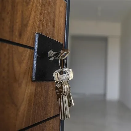 Apartman ve site aidatlarında yeni dönem: Borç listesi asmak artık yasak!