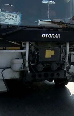 Beşiktaş'ta minibüs tramvaya çarptı