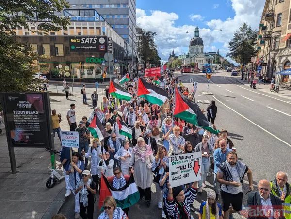 İsveç'in başkenti Stockholm'de yüzlerce kişi Filistin için sokaklara döküldü: Özgür Filistin, Özgür Gazze - 24