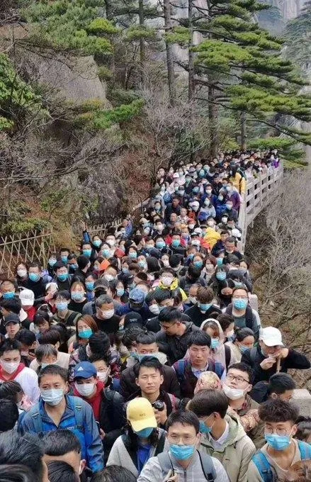 Çin'de korona kısıtlamaları hafifleyince turistik mekanlara ziyaretçi akını oldu! Uzmanlardan "3. dalga" uyarısı-1