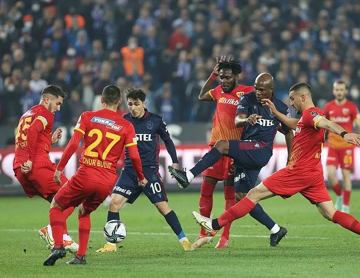 Fırtına geri döndü!