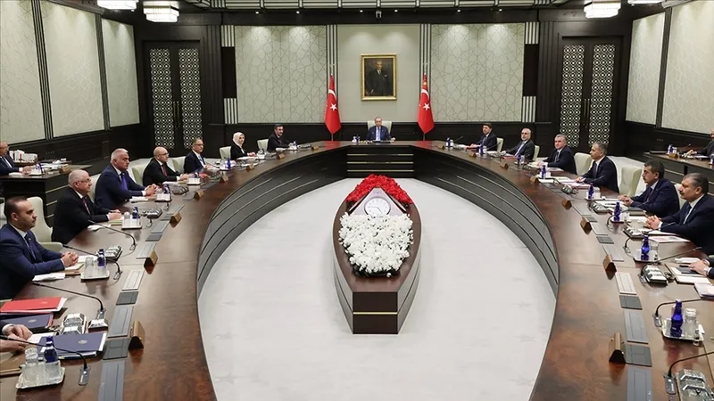 kabine-toplantisi-konulari-ve-icerigi-25-kasim-2024-kabine-toplantisi-saat-kacta-asgari-ucret-zammi-memur-maas-1732480167105.jpg 25 Kasım 2024 Kabine Toplantısı saat kaçta? Asgari ücret zammı, memur maaşları... Kabine Toplantısı KONULARI ve İÇERİĞİ-3