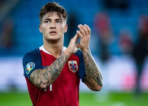 midtsjo-ile-anlasan-galatasaray-yonetimi-normannin-transferi-icin-de-dugmeye-basti-1658877150516.jpeg Midtsjö ile anlaşan Galatasaray yönetimi Normann’ın transferi için de düğmeye bastı-3