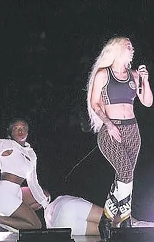 Iggy Azalea hayranları çıldırdı!