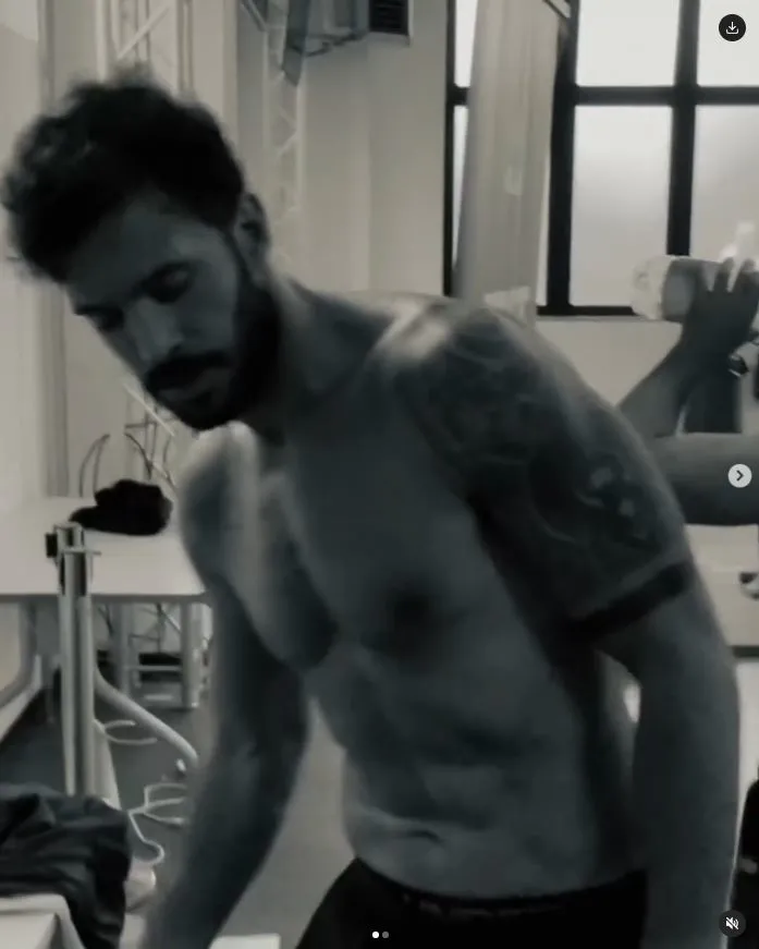 gupse-ozayin-biricik-esi-baris-arductan-kas-sov-yari-ciplak-paylasti-mermiler-seksin-bu-alemde-teksin-1732370633026.jpg (Kaynak: Sosyal medya)