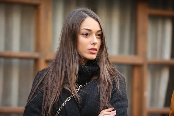 Yarına Tek Bilet nedir? Netflix'in ilk Türk filmi Yarına Tek Bilet'in oyuncuları kimlerdir?-3