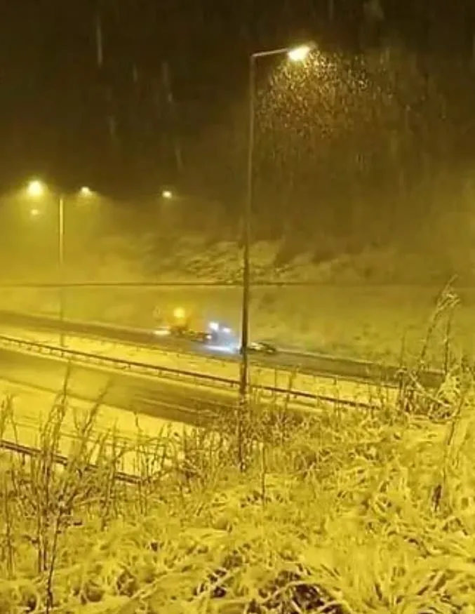 anadolu-otoyolunda-kar-yagisi-etkili-oldu-kar-kalinligi-10-santimetreye-ulasti-1702150091325.jpeg Anadolu Otoyolu'nda kar yağışı etkili oldu! Kar kalınlığı 10 santimetreye ulaştı-2