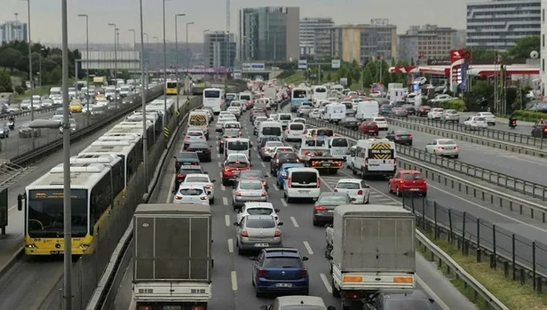 İstanbul'da trafik yoğunluğu yüzde 53'e ulaştı! (Güncel yol durumu)-1