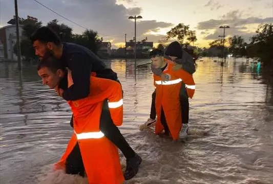 Manavgat’ı sel vurdu