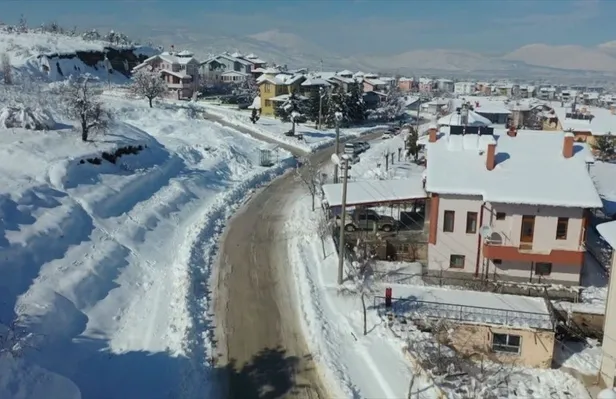 Son dakika: AFAD'dan Isparta'daki elektrik kesintisine ilişkin açıklama: 1.700 kişi kapasiteli yurtlar kullanıma açılmıştır-2
