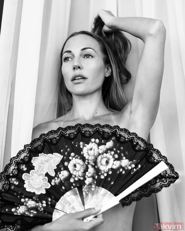 Meryem Uzerli üstsüz paylaşım! Sütyensiz pozlarını yayınlayan Meryem sosyal medyayı ikiye böldü! Yelpaze detayı dikkat çekti - 9