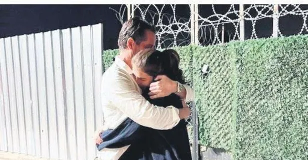 Eski manken Deniz Akkaya’nın kızı A.Ö, babası Efe Önbilgin tarafından teslim alındı