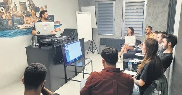 Dj Ve Aranjor Serdar Ayyildiz In Studyosu Buyuk Ilgi Gordu Takvim