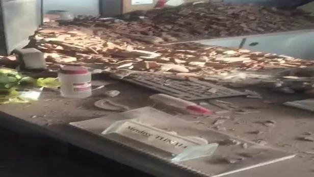 Deprem üzerinden algı yapan CHP bu senin eserin! Harabeye dönen İzmir Büyükşehir Belediyesi'nin binası boşaltılıyor-3