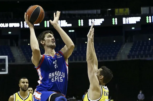 Anadolu Efes rahat kazandı