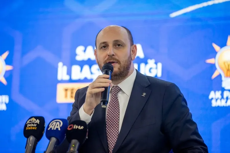 fondas-medyanin-yalani-patladi-halk-tvnin-bos-salon-algisi-coktu-1776173713752.jpeg Halk TV’nin AK Parti toplantısındaki boş salon iddiası yalan çıktı-4
