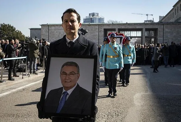 Deniz Baykal ebediyete uğurlandı-6